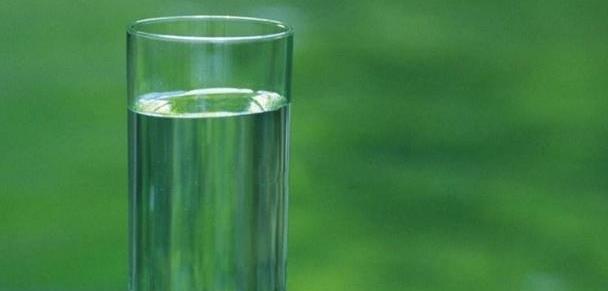 心理学:你最想喝下哪一杯清水?测试你最近有什么心理负担