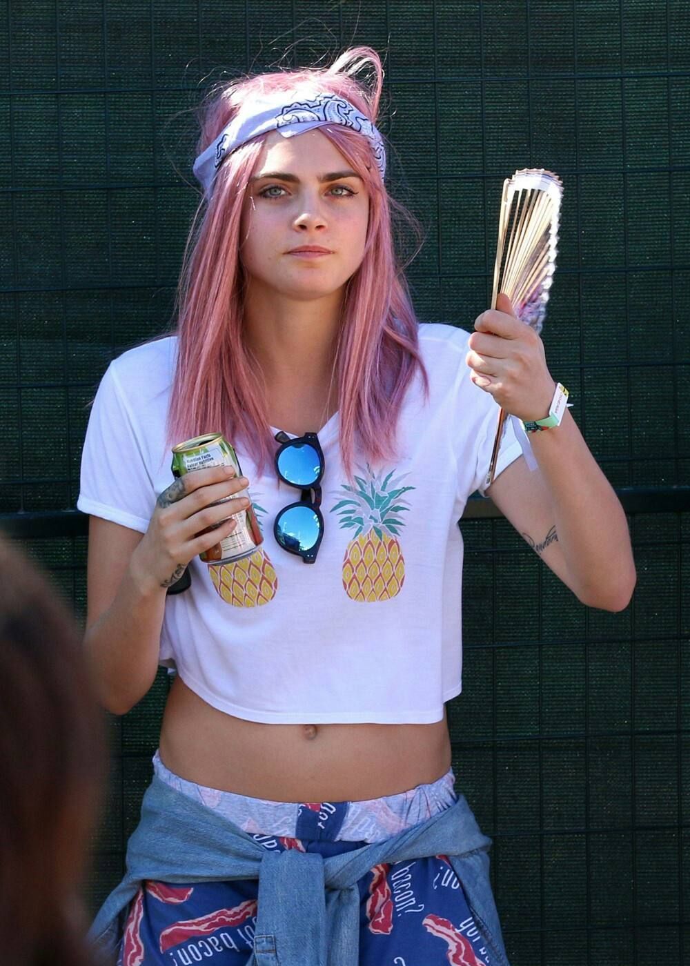 自带摇滚气质的卡拉·迪瓦伊,可甜可酷,最后一张太惊艳了_高清图集