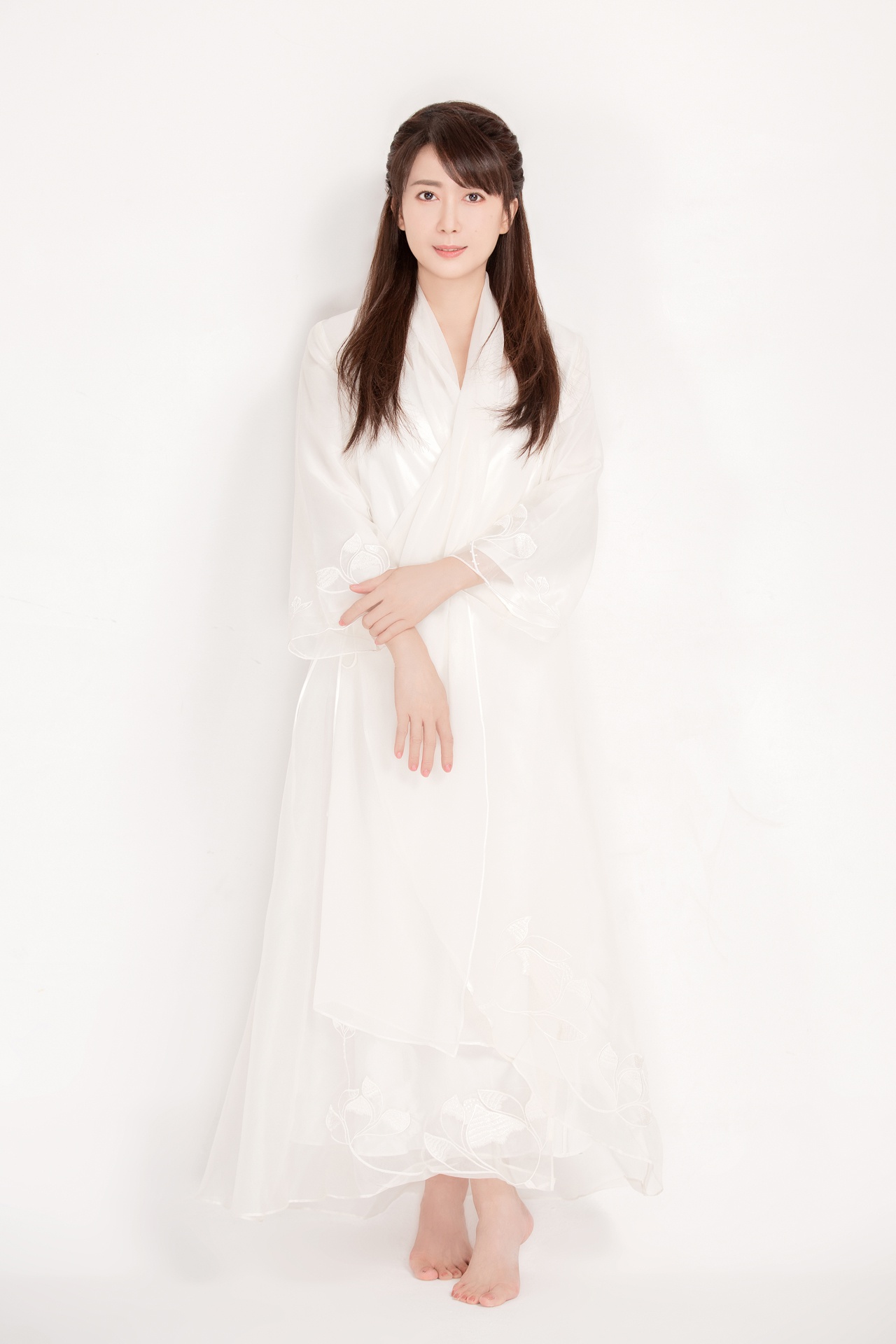 孟庭苇出道三十载为爱《祈祷》 经典重唱用音乐抚慰心灵