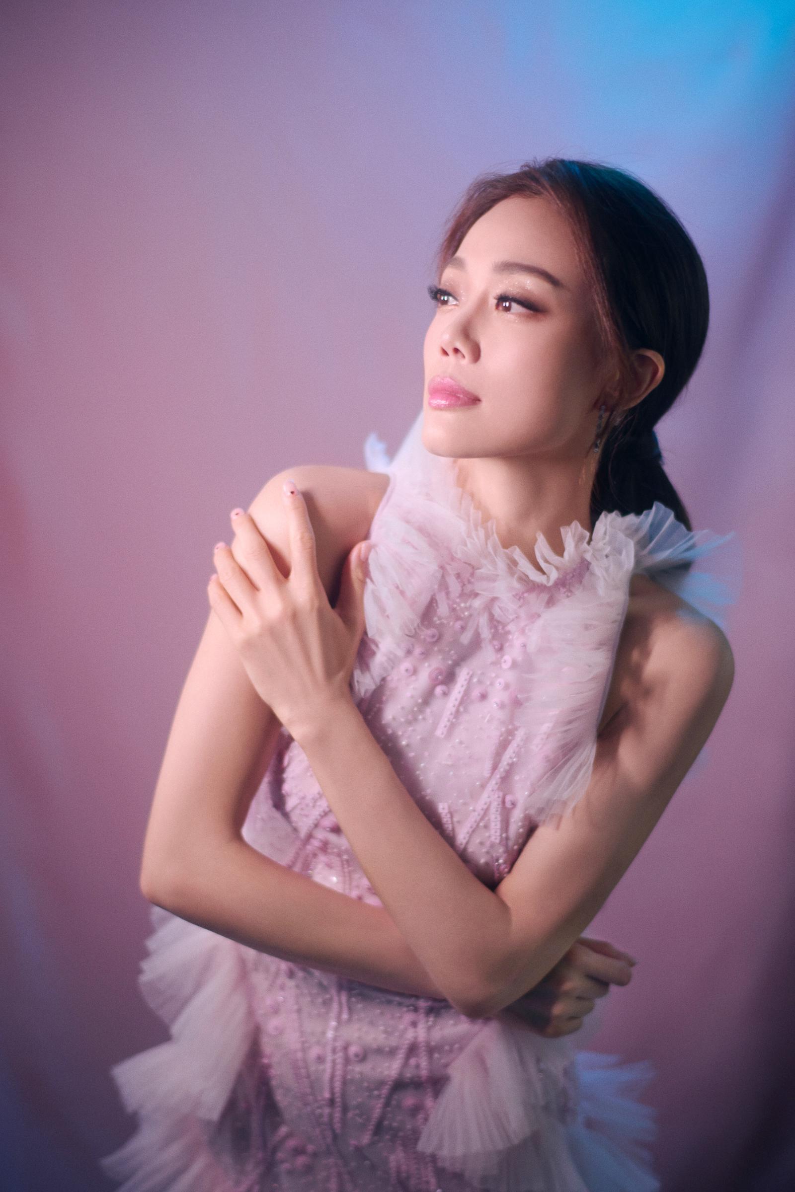 容祖儿参加央视国庆晚会 搭档朱一龙合唱《冰雪情怀》畅想冬奥|央视