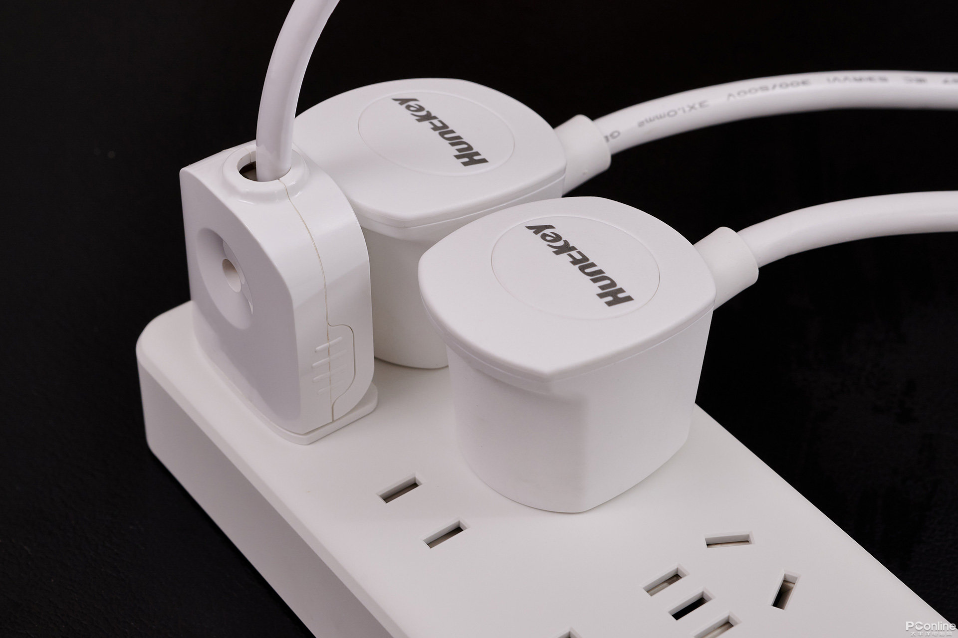 插拔电源线变得更轻松航嘉单手智控插座图赏