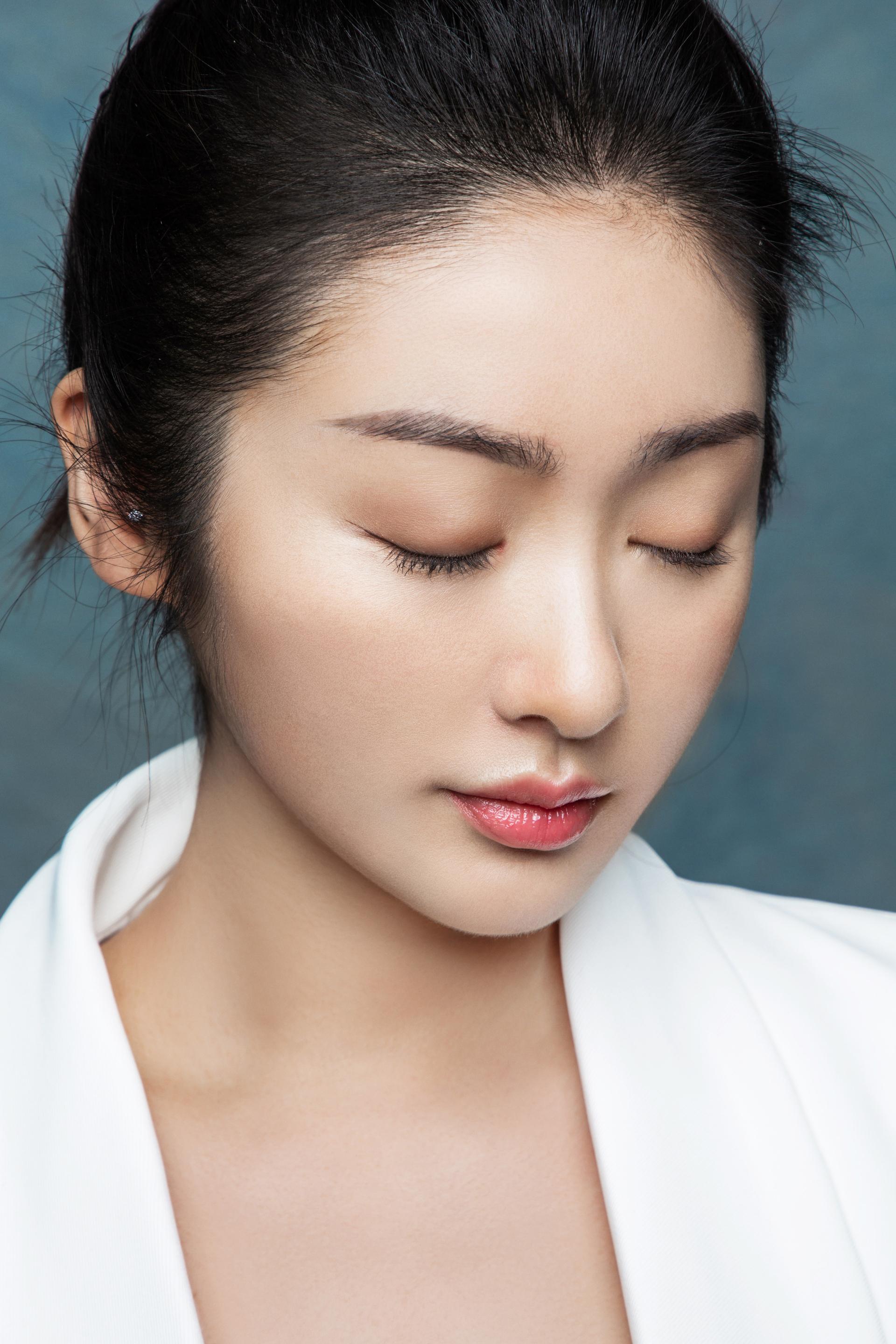 陈奕静最新写真曝光优雅干练魅力十足