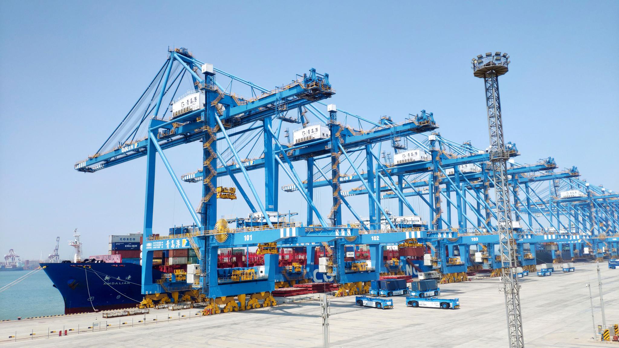 实拍组图现代化的青岛前海湾自动化集装箱码头