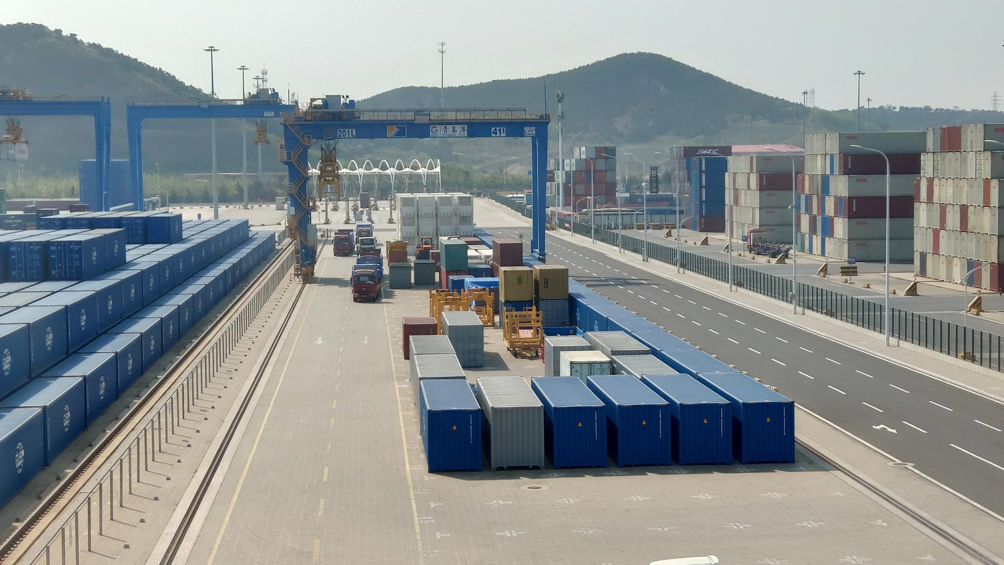 实拍组图现代化的青岛前海湾自动化集装箱码头