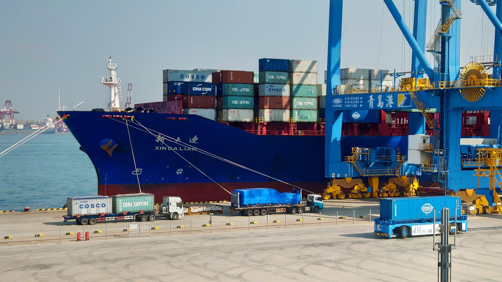 实拍组图现代化的青岛前海湾自动化集装箱码头