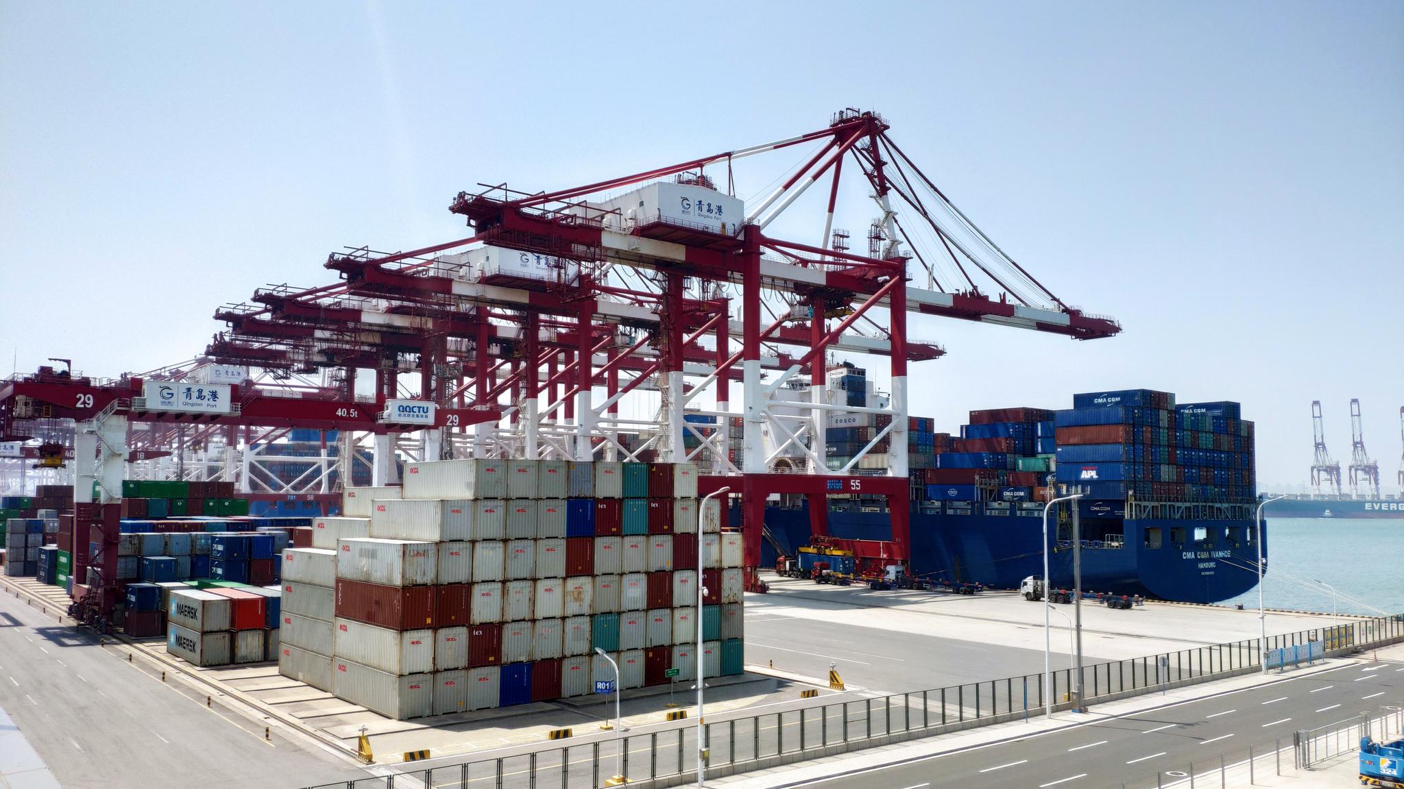 实拍组图现代化的青岛前海湾自动化集装箱码头