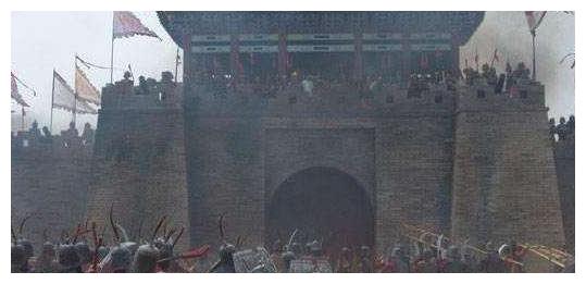 古代城门是木头制成的,攻城时,为什么士兵不选择用火烧?