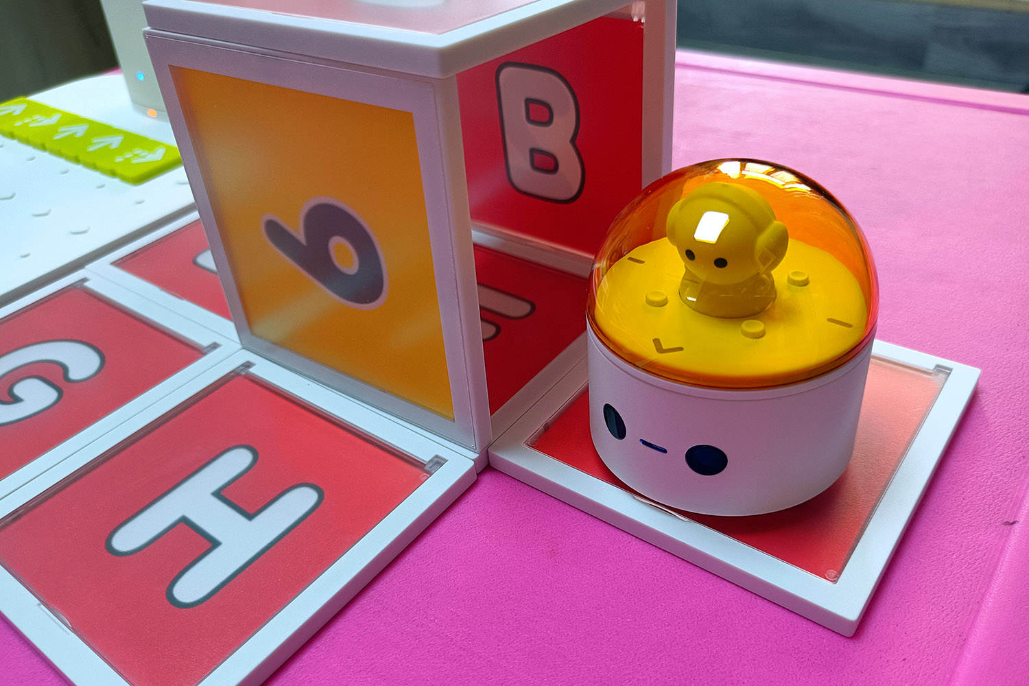 玩法升级不伤眼玛塔编程机器人让孩子脑瓜动起来