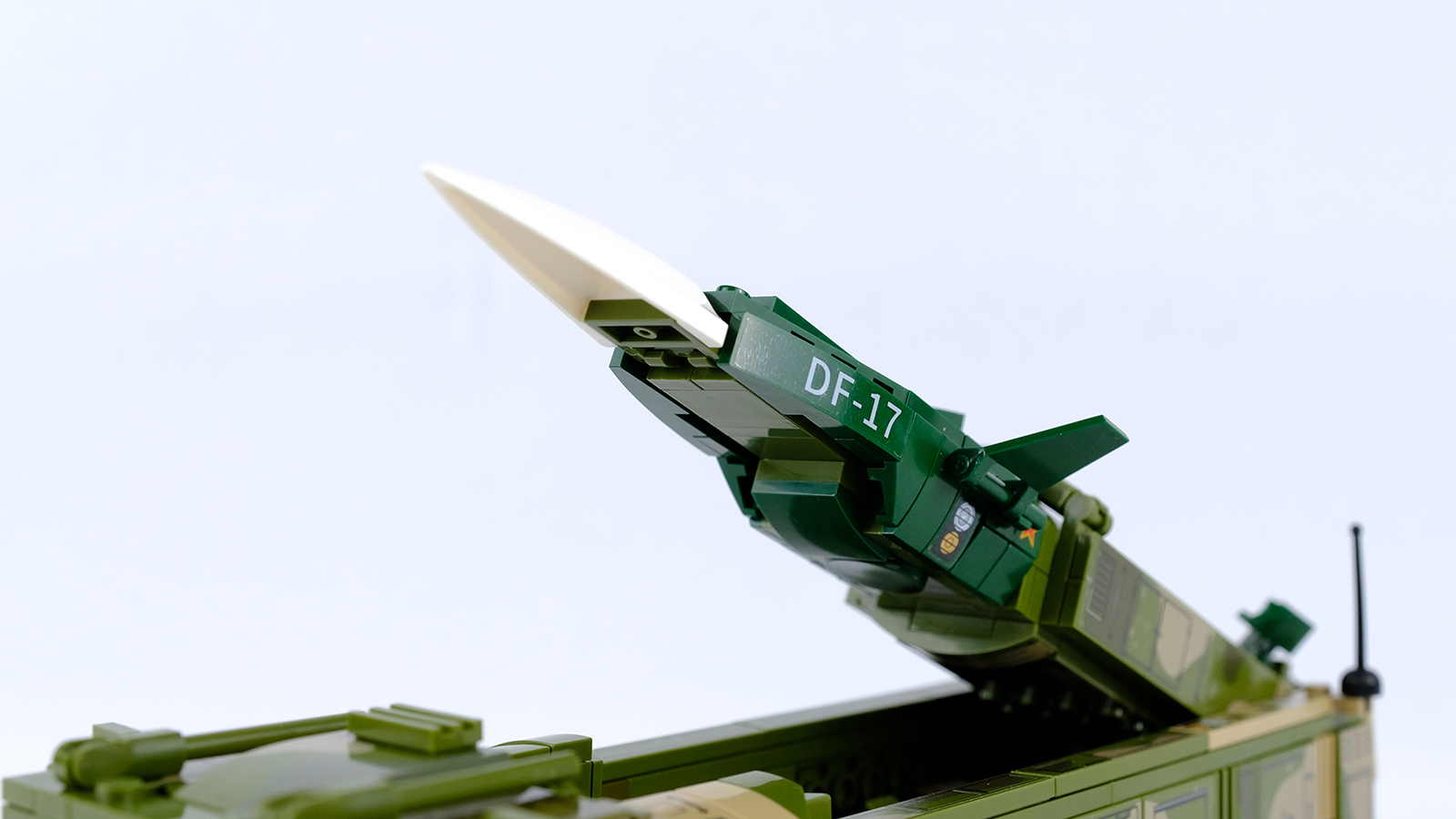 八合一的东风17导弹发射车能否得到8份的快乐呢