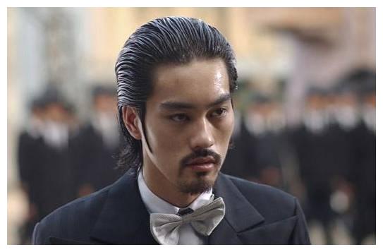 陈国坤:酷似李小龙,被星爷签下8年只演2部戏,后娶黑帮老大女儿