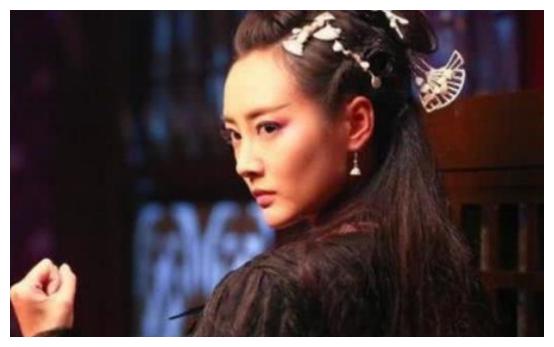 中的霓漫天,这一个角色的饰演者叫做李纯,这部剧当中拥有着毒蝎的心肠