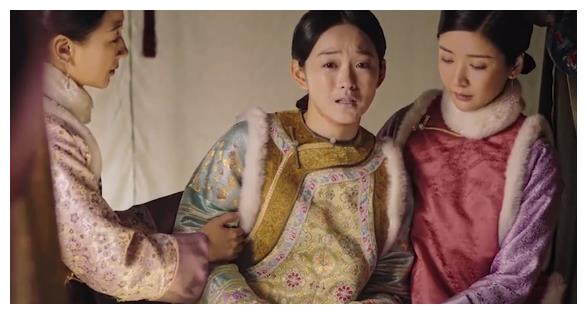 醒来之后的白蕊姬发现自己的孩子是个怪胎,悲痛不已.