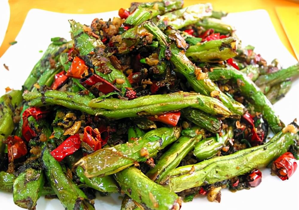 家常干煸四季豆做法简单又下饭千万注意要炒熟哦