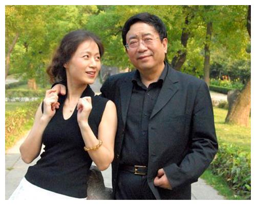 余秋雨与马兰结婚后,两人倒是成为了一对模范夫妻.