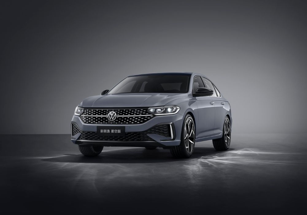 高级感凸显大众朗逸迎中期改款换装悬浮中控屏提供两种外观