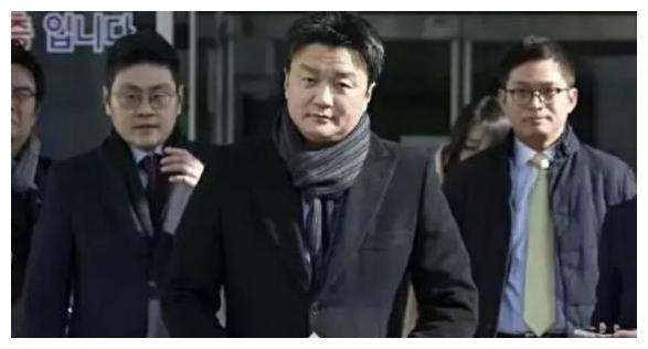 “最强赘婿”任佑宰:穷保镖攀上韩国女首富,却沦为妻子的棋子|李富真|李健熙|三星|婚姻|人生_新浪新闻