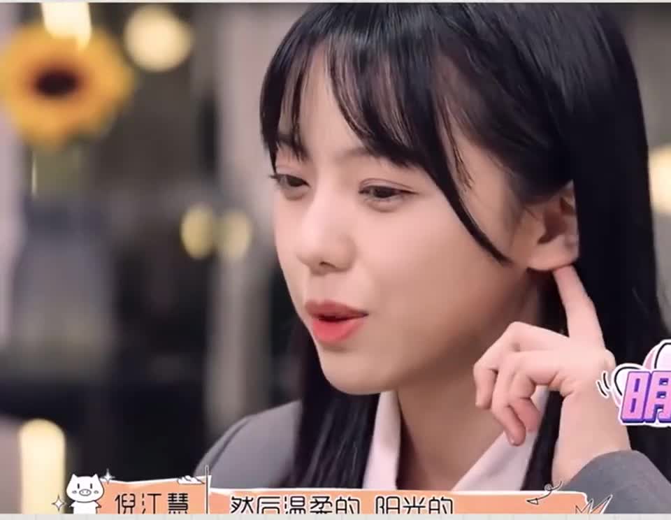 怦然心动20岁:牙牙辉辉出双入对?看出恐龙眼神的变化了吗?