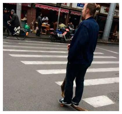 在女友的包里面找到了这样的药，请问是干什么用的啊？哈哈哈哈休闲区蓝鸢梦想 - Www.slyday.coM