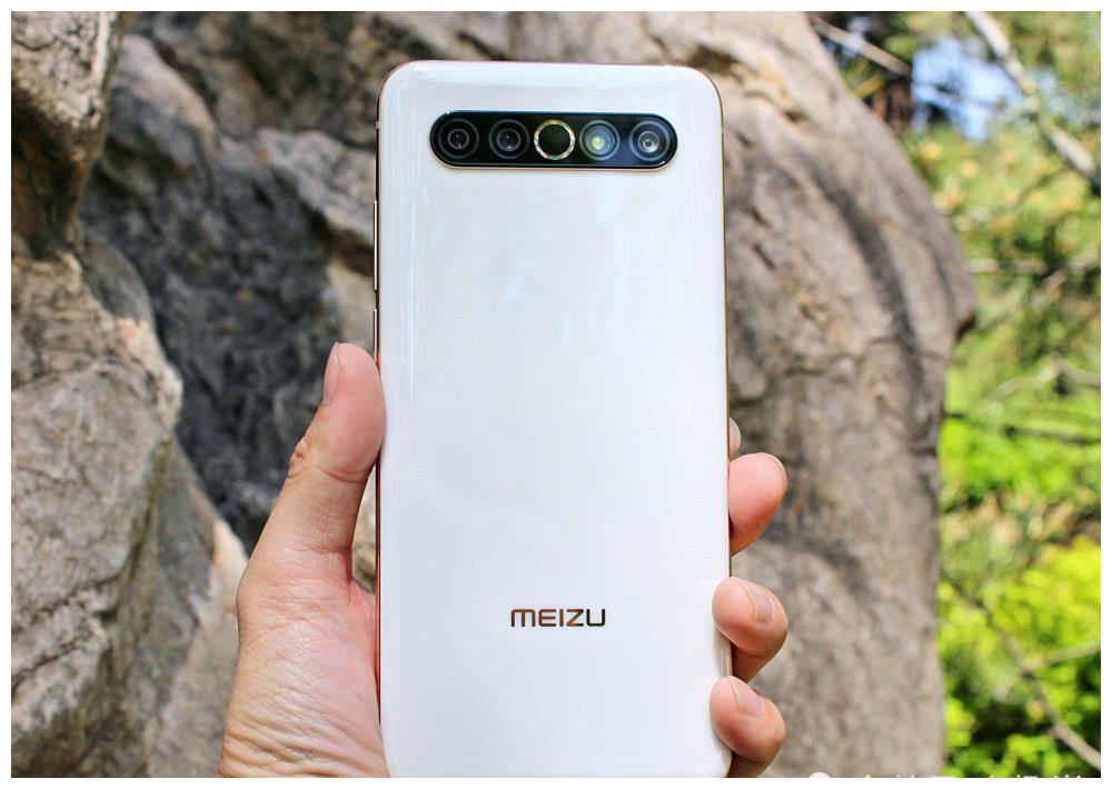 魅族17横排摄像头设计丑戴上李云龙手机壳还说丑吗