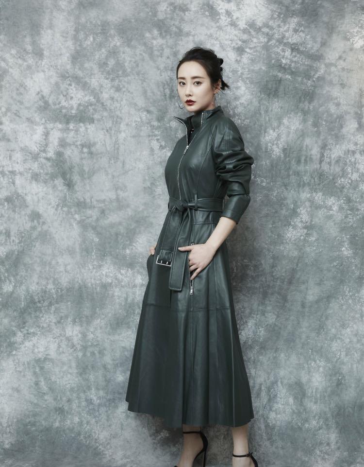 李纯穿衣真放得开大v领礼服高开叉设计太撩人