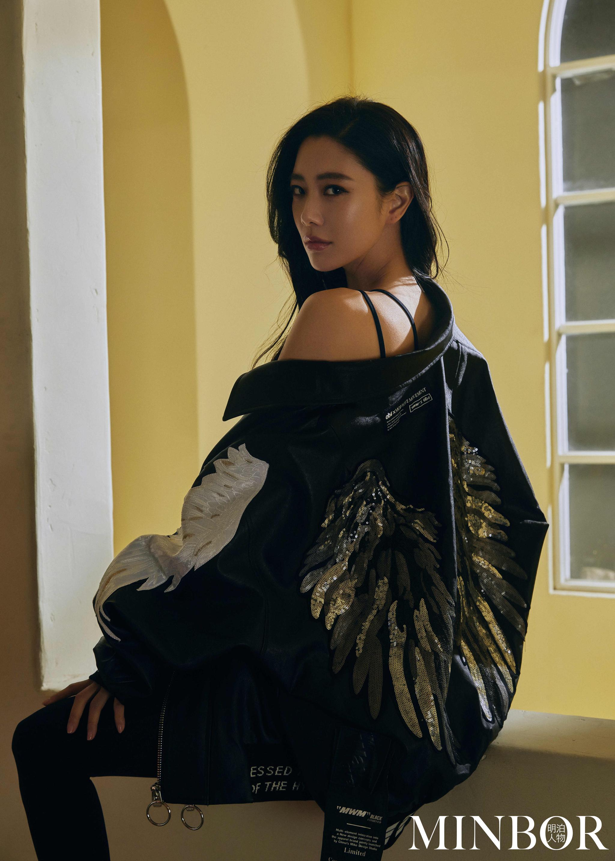 克拉拉写真大片曝光慵懒淡然展示真正的自我