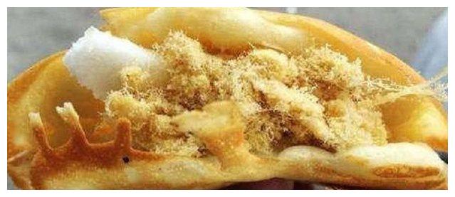 学校门口的小吃摊生意火爆,大姐靠它不到两年在市区买了房