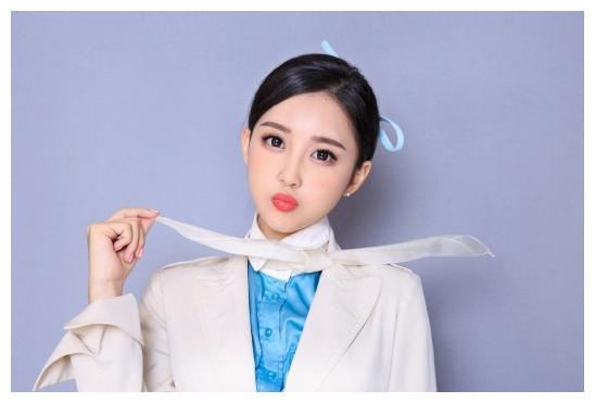 潘玮柏辟谣离婚后,妻子宣云首晒性感照,生活滋润不受