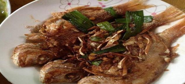 你煎的鱼总是容易变糊?用这一招,鱼皮都破不了!