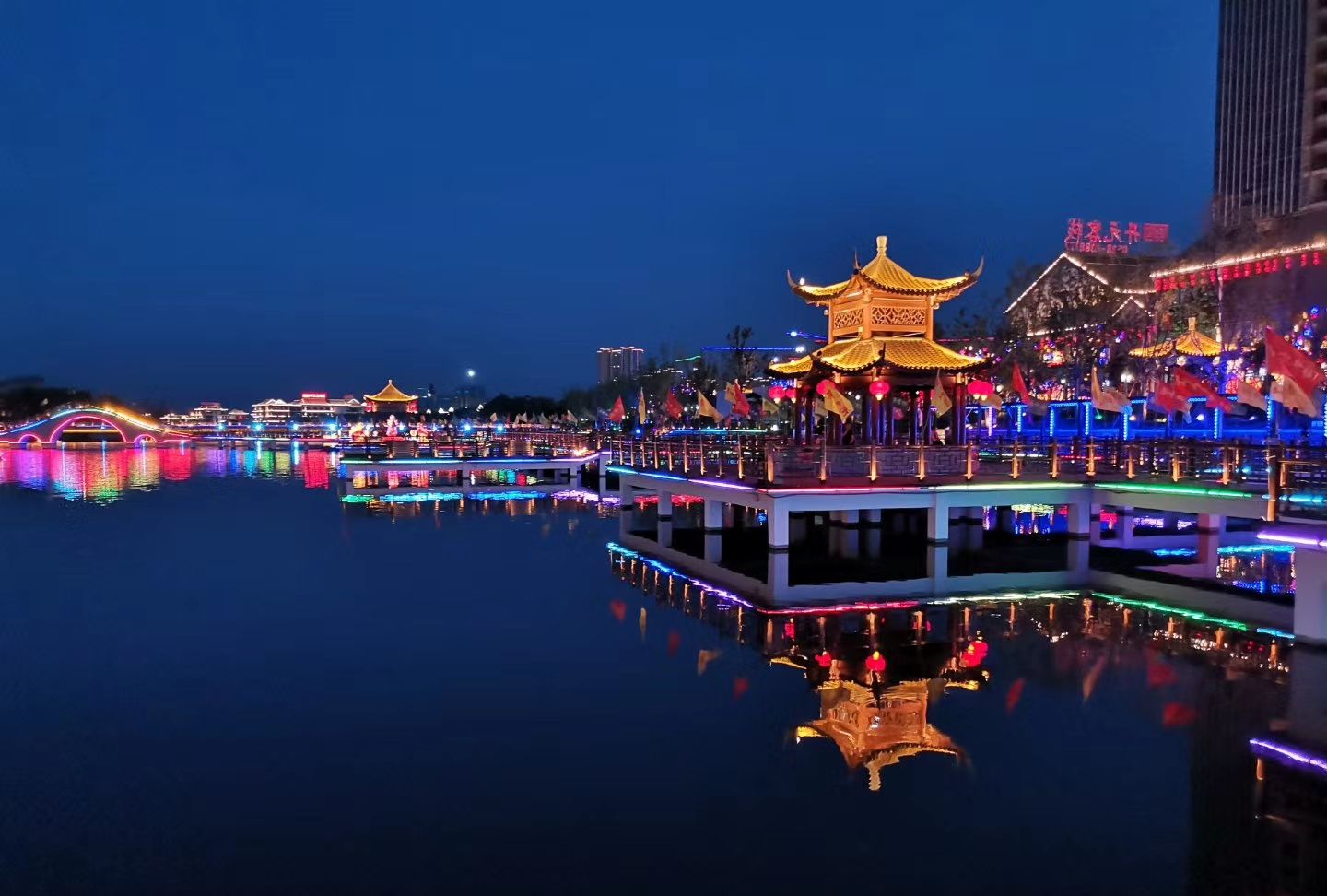 泰安老街:网红打卡新地标,夜景独美!_高清图集_新浪网