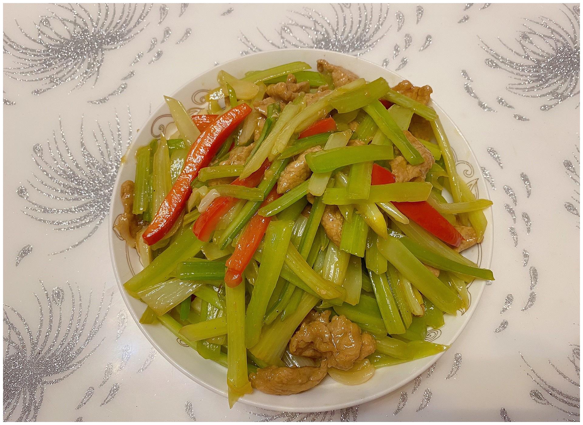 芹菜炒肉的做法