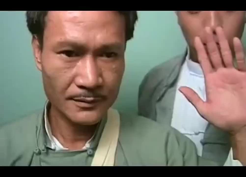 林正英经典:英叔给人看病,走到门口发觉不对劲,隔着门就是一指