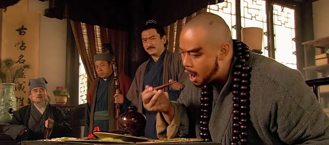 鲁智深大口吃酱牛肉,筷子夹得不过瘾直接手抓,还嫌没有米饭|酱牛肉