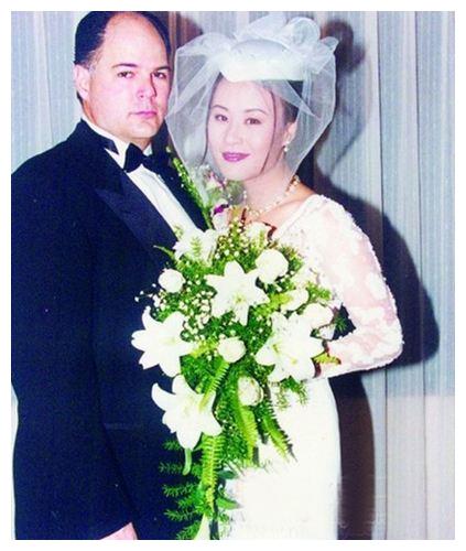 她是亚洲最美女星,入美籍嫁大11岁丈夫,结婚24年无子仍恩爱|奥斯卡