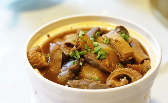 牛杂萝卜汤，自己在家也能做，地道营养美食，外边店里30一碗休闲区蓝鸢梦想 - Www.slyday.coM