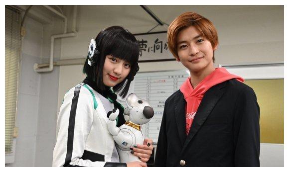 假面骑士01:电子狗aibo成为团宠,看着伊兹宠溺的眼神,我酸了!