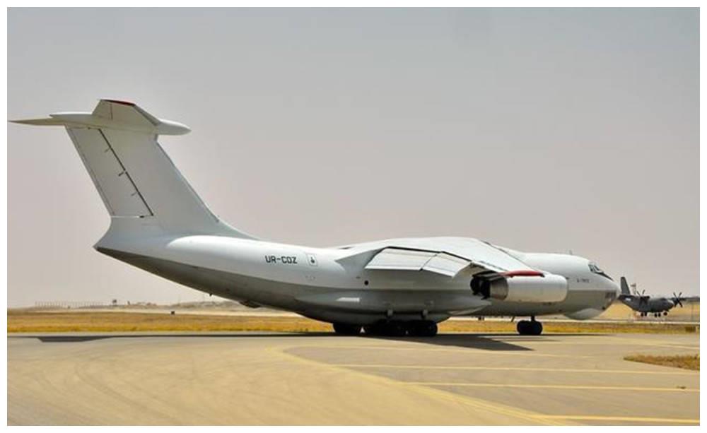 俄罗斯发飙全球得遭殃!伊尔-76凌空爆炸,40名空降兵意外丧生