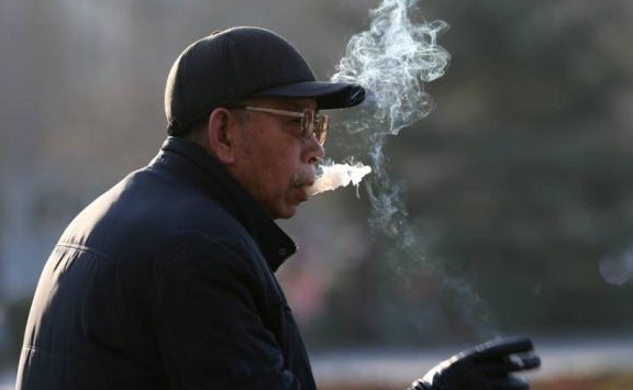 为什么有些抽烟的人却很长寿？这三个原因，可能与你所想不同|基因|幸存者|人群_新浪新闻