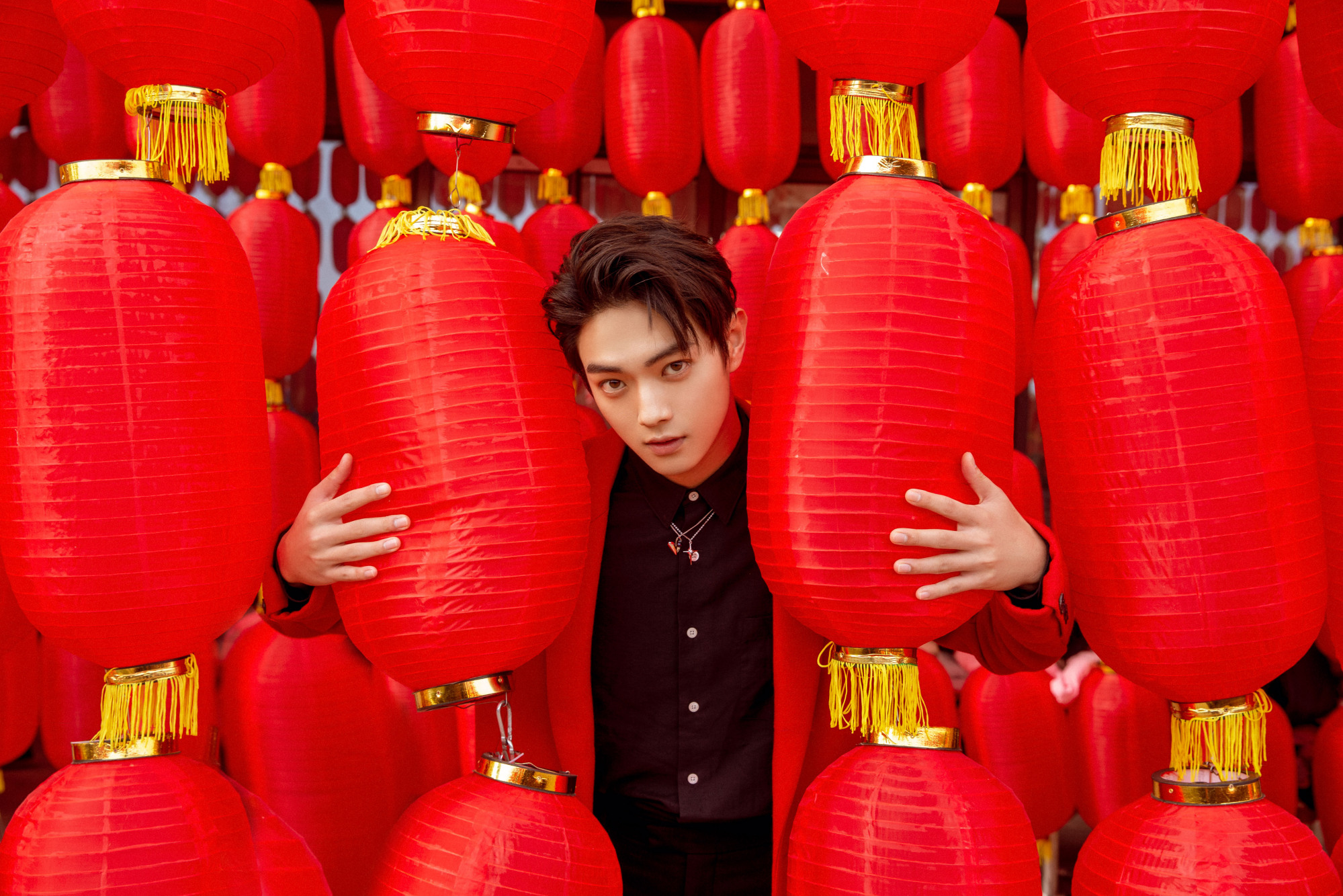 152斤许凯瘦身成功身穿红色大衣109cm腿长就是任性