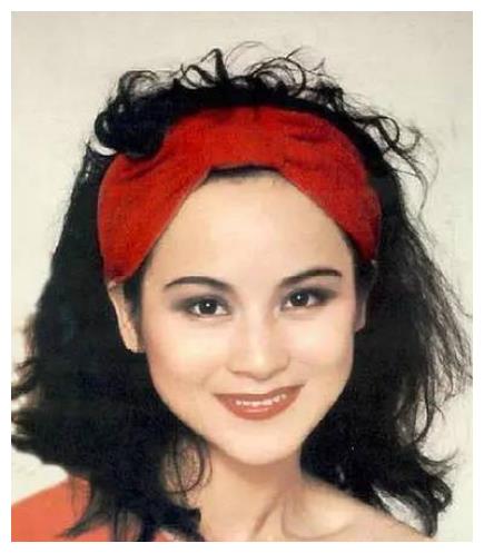 1982年,朱碧云考入北京电影学院表演系,同年出演由电影演员赵静主演的