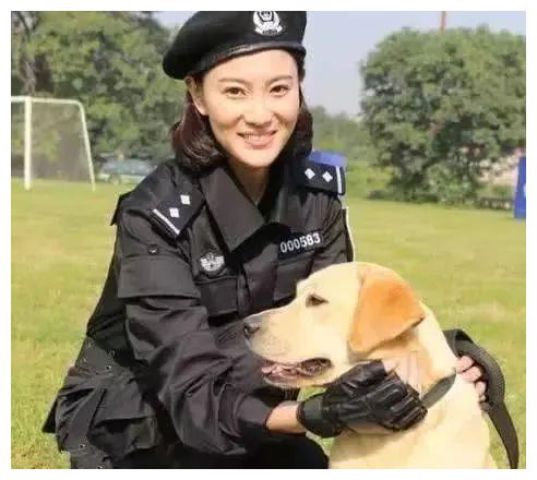 众所周知,胡静的女搭档不好.行动需要行动.她坚持说.自己行动.