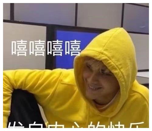 利路修现身机场被围观，面对人群第一反应是自拍，喜欢人气是真的休闲区蓝鸢梦想 - Www.slyday.coM