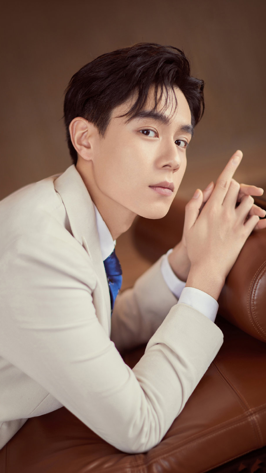 188cm胡一天脱掉西装换上休闲装居然也这么帅