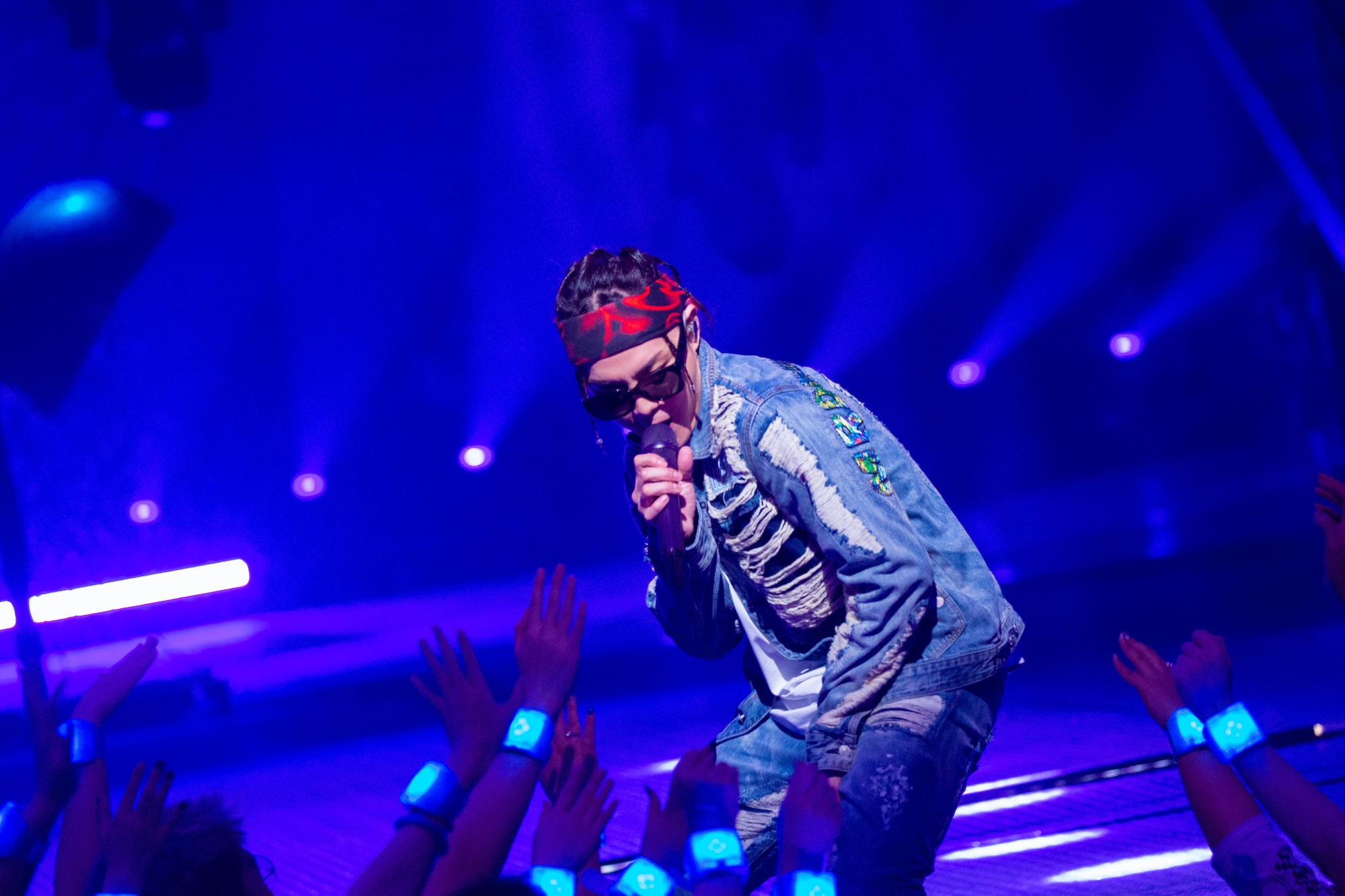 《披荆斩棘的哥哥》陈小春扮小丑演绎《算你狠》,尹正魔性雪舞