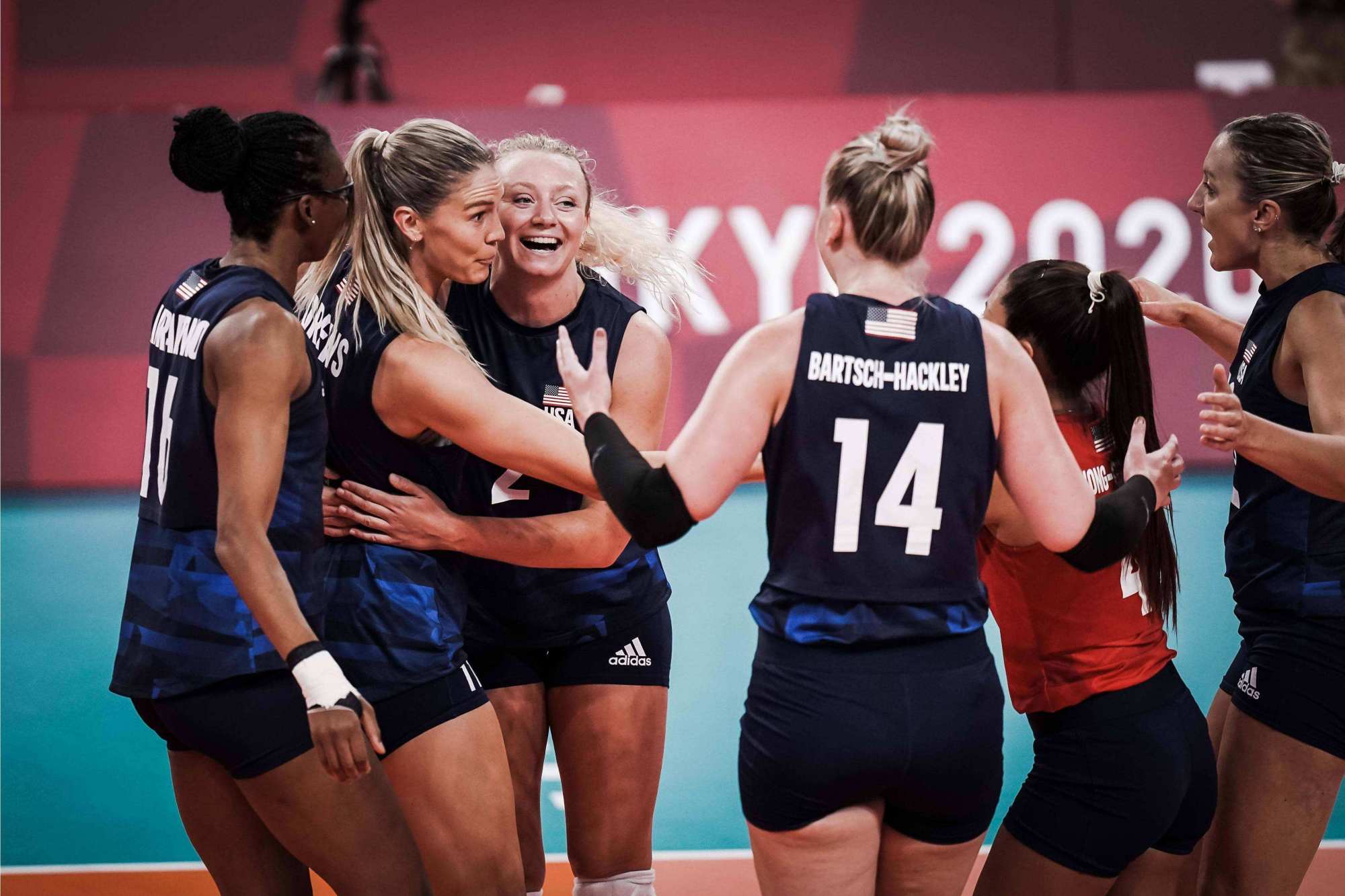 美国女排下轮与中国队交锋进攻端实力强中国队拦网是关键