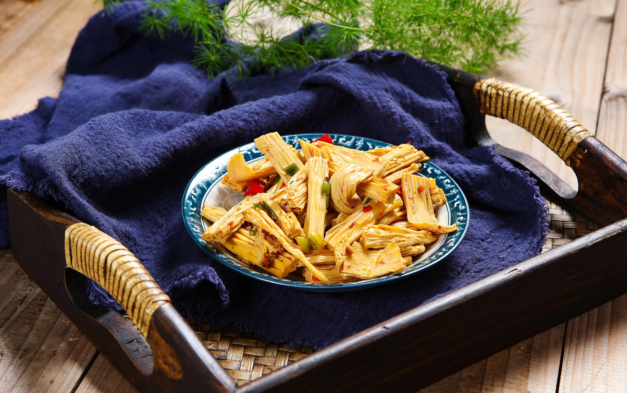 腐竹简单做法豆味浓郁香辣爽口