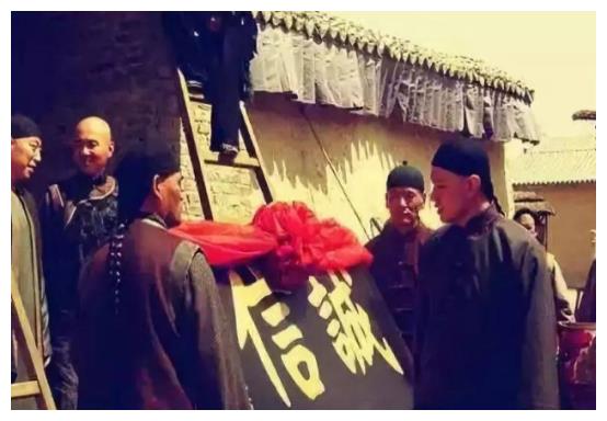 乔家大院那么富，日军侵华时为何不敢动？你看门口放了什么东西休闲区蓝鸢梦想 - Www.slyday.coM