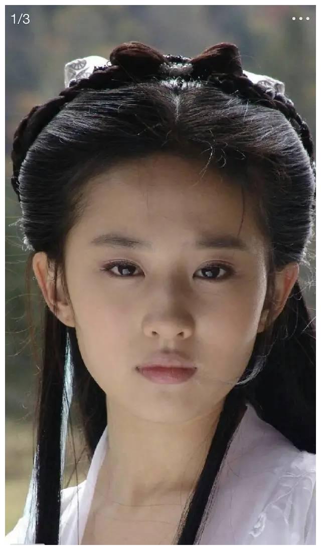 刘亦菲被扒刚出道嘴唇外翻严重,天仙氛围靠化妆,不自律后更可怕