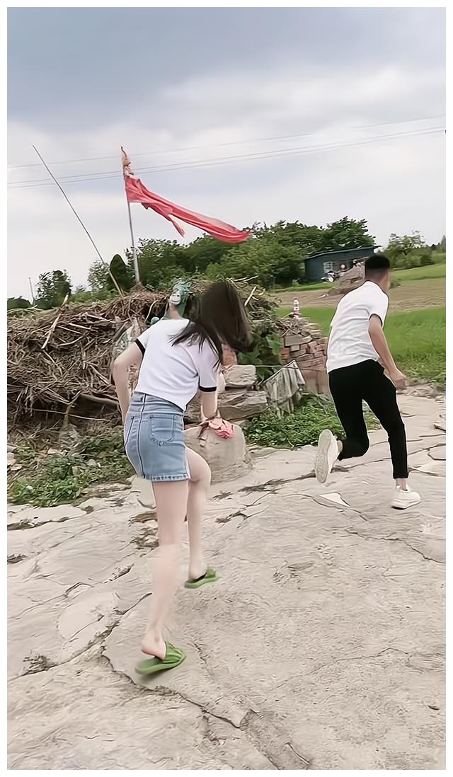 男子去网恋女友家,本想当上门女婿,看到女友家的环境后撒腿就跑休闲区蓝鸢梦想 - Www.slyday.coM 男子去网恋女友家,本想当上门女婿,看到女友家的环境后撒腿就跑休闲区蓝鸢梦想 - Www.slyday.coM