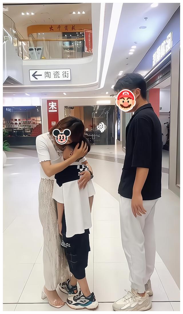 女子和男友逛街时看到前夫和孩子,想复合被拒绝:我怕会有下一次休闲区蓝鸢梦想 - Www.slyday.coM 女子和男友逛街时看到前夫和孩子,想复合被拒绝:我怕会有下一次休闲区蓝鸢梦想 - Www.slyday.coM
