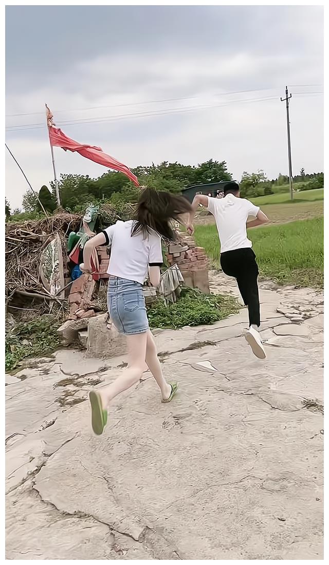 男子去网恋女友家,本想当上门女婿,看到女友家的环境后撒腿就跑休闲区蓝鸢梦想 - Www.slyday.coM 男子去网恋女友家,本想当上门女婿,看到女友家的环境后撒腿就跑休闲区蓝鸢梦想 - Www.slyday.coM